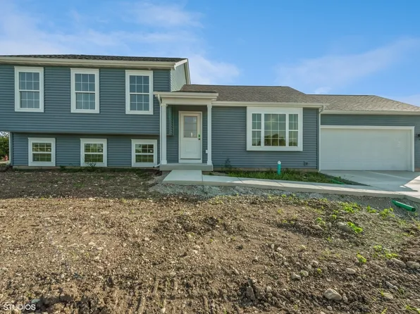 1519 Lilac Ln, Harvard, IL 60033