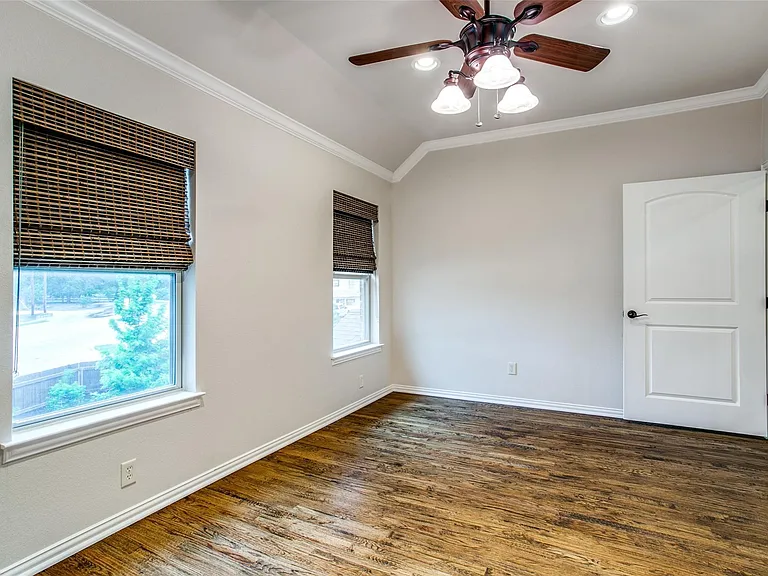 1805 Castle Ct — Photo 32