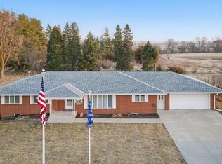 39926 Honeysuckle Rd, Oakland, IA 51560