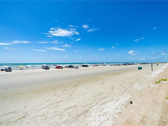 4th image of 14810 Windward Dr Unit 301