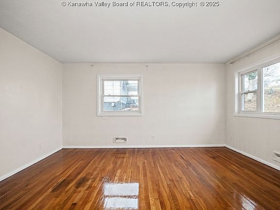 5th image of 227 Westmoreland Dr