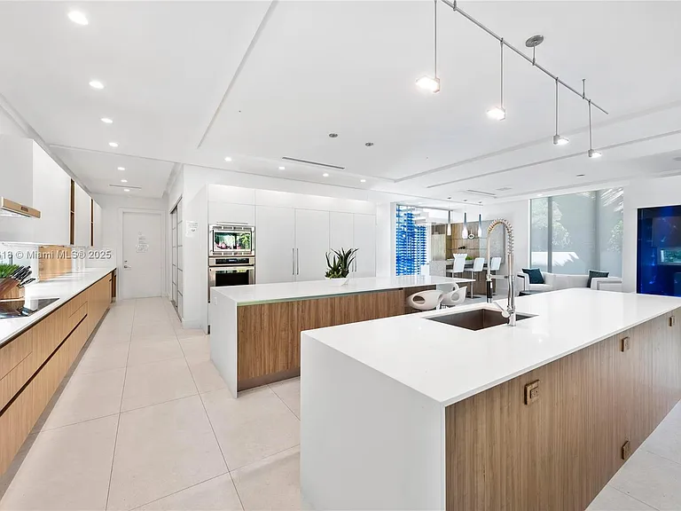 310 SE 11th Ave — Photo 19