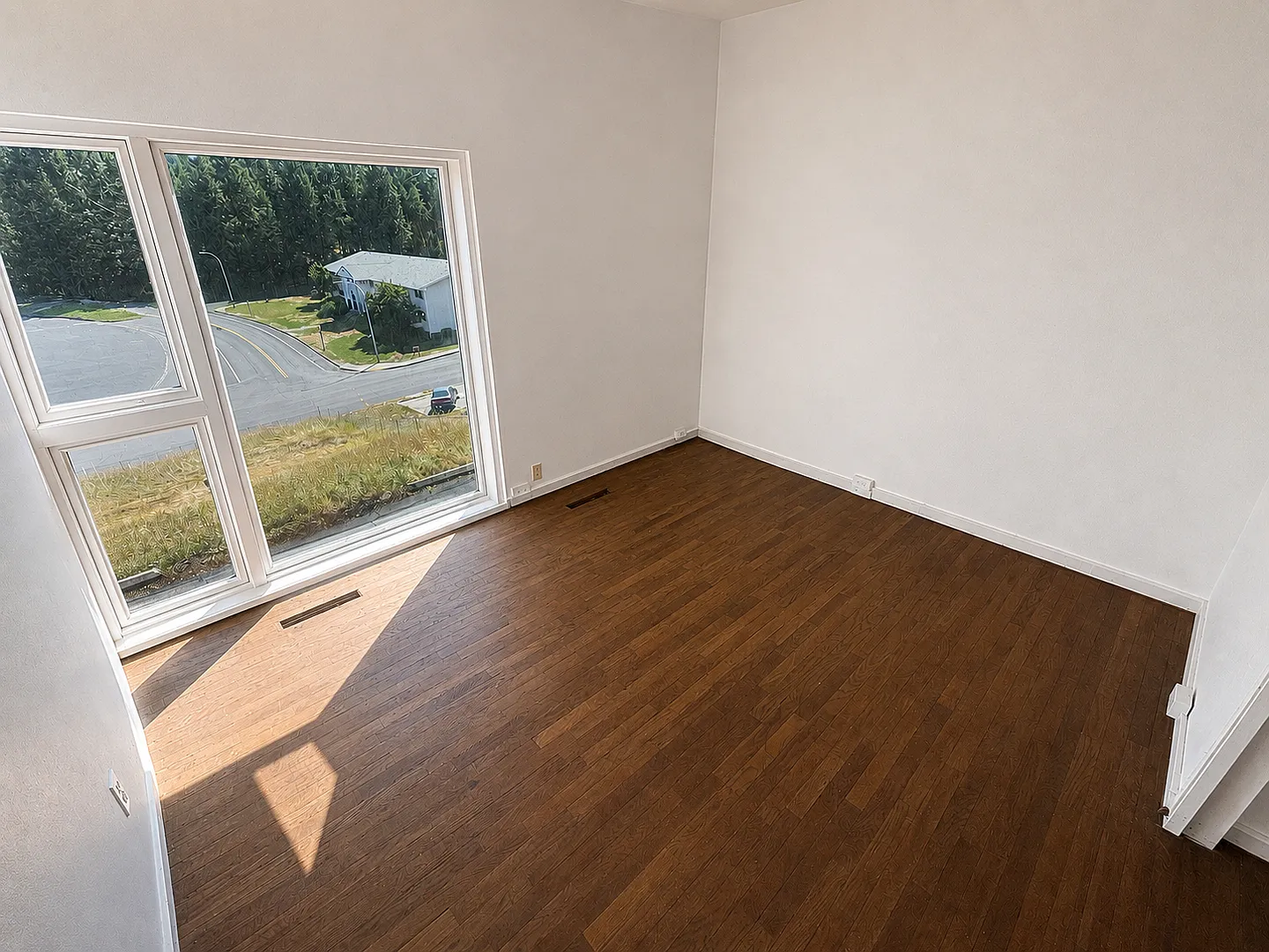 Six Bedroom House Near Campus! — Photo 4
