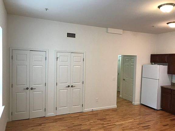 3rd image of 622-624 E Jersey St #203