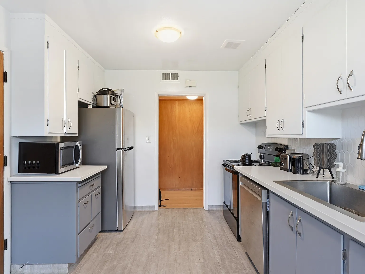 2 bed, 1250 sqft, $3,395 — Photo 3