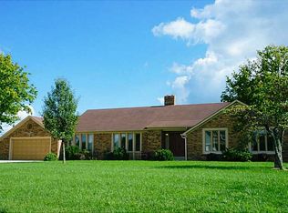 588 Pebble Dr, Fortville, IN 46040