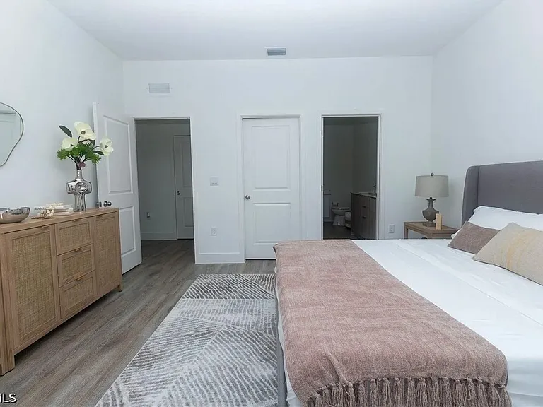 1125 Deauville St E — Photo 29