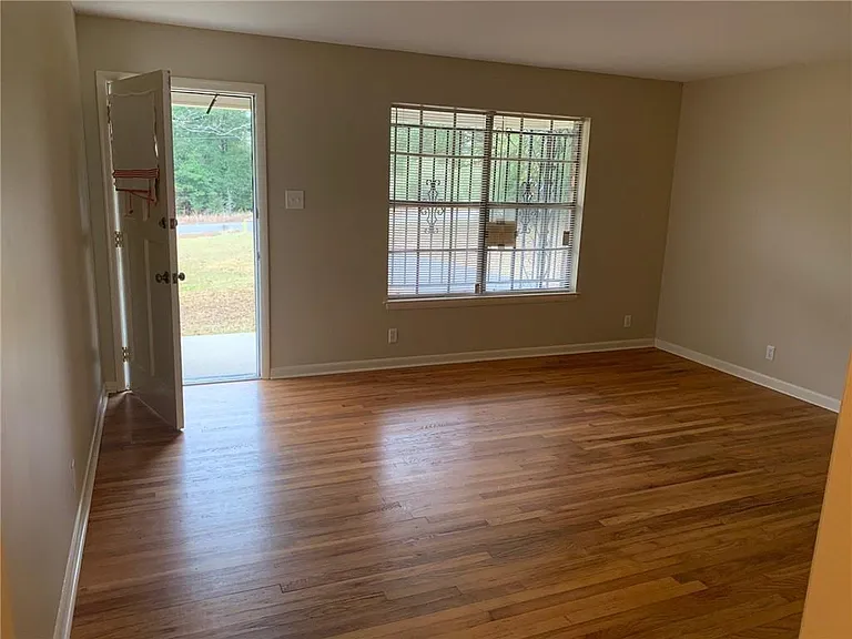 5420 Dogwood Trl — Photo 3
