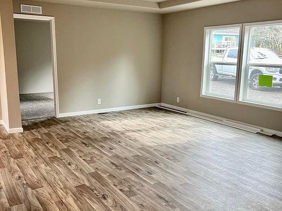 4th image of 305 N Marine St