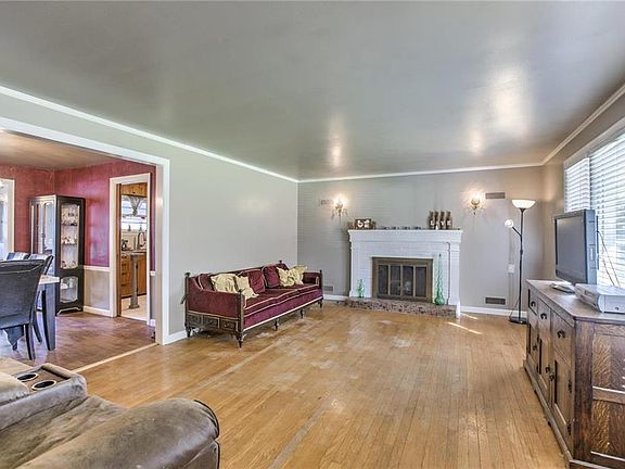 4th image of 2806 S Fuller Ave