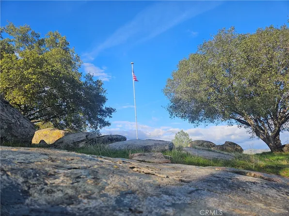 Sierra Oaks Ln, Friant, CA 93626