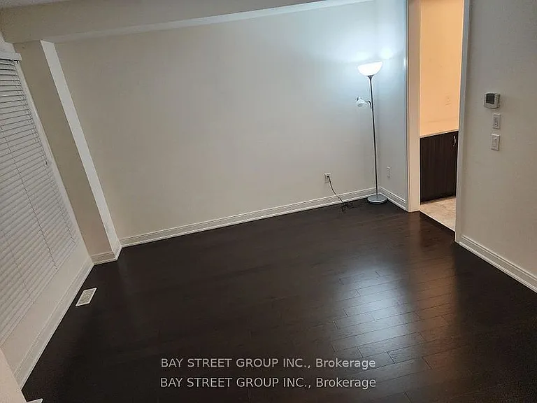 18 Military Cres — Photo 10