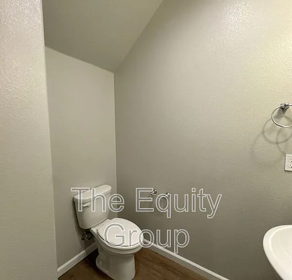 414 S Summit St #103 — Photo 5