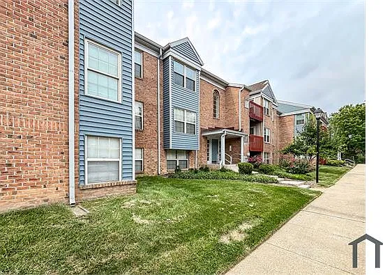 2 bed, 835 sqft, $1,857 — Photo 1
