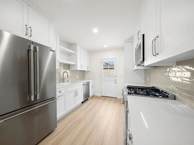 1805 Clay St — Photo 8