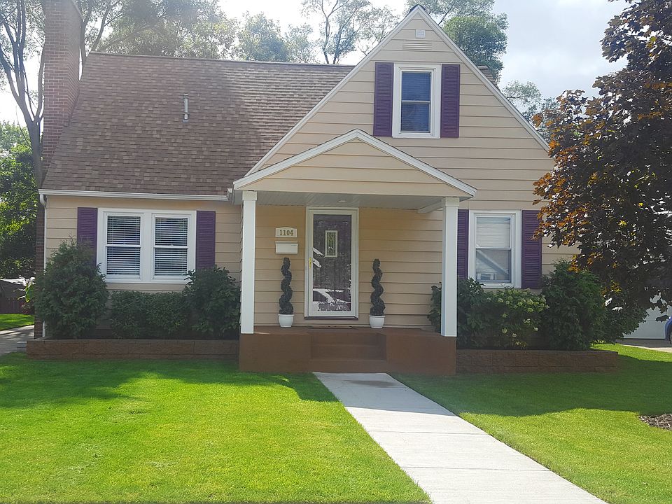 1st image of 1104 Beechwood St NE