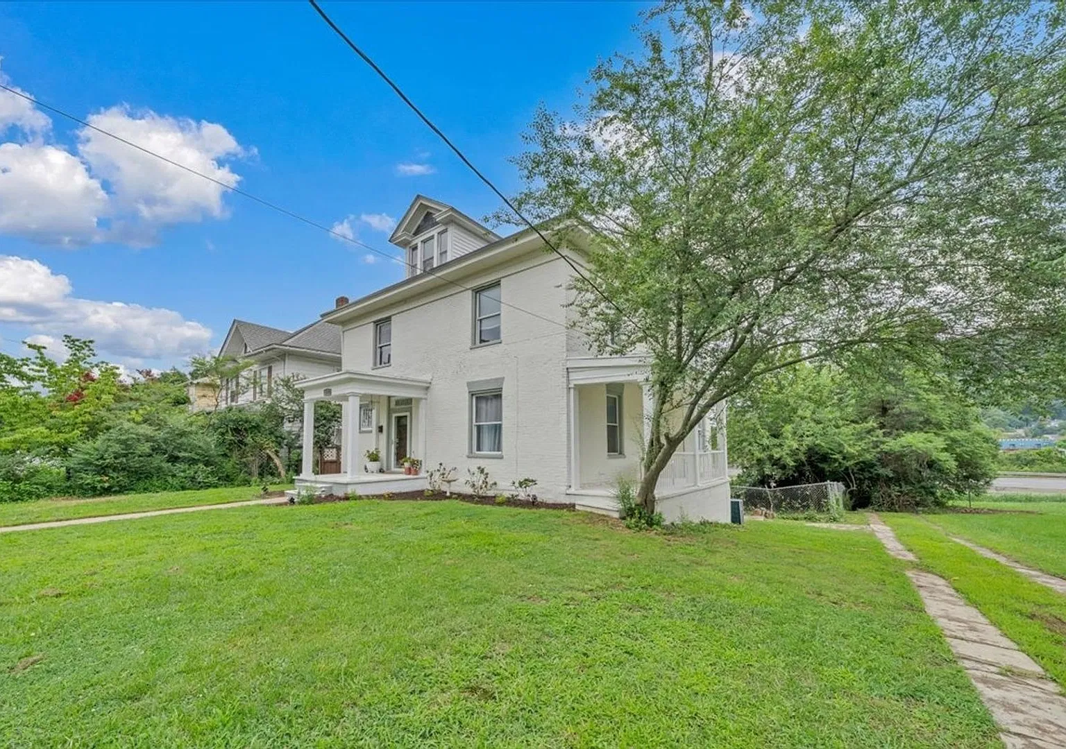 Spacious 5BR House in Roanoke — Photo 3