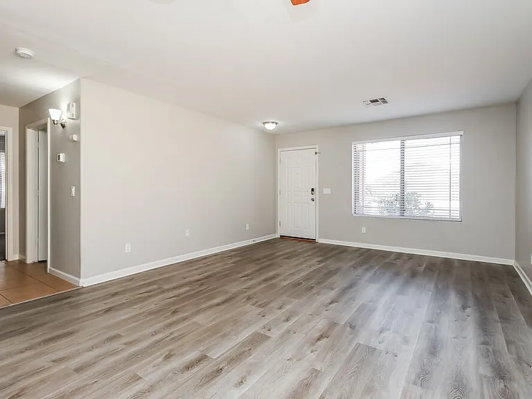 11026 E Delta Ave — Photo 7