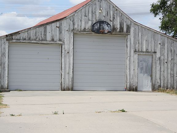 Oversized garage 48 X 36