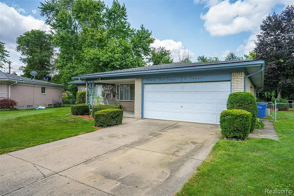 3 bed, 2.5 bath, 1655 sqft, $1,950 — Photo 2