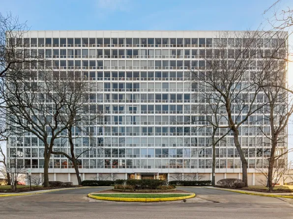 601 E 32nd St APT 704, Chicago, IL 60616