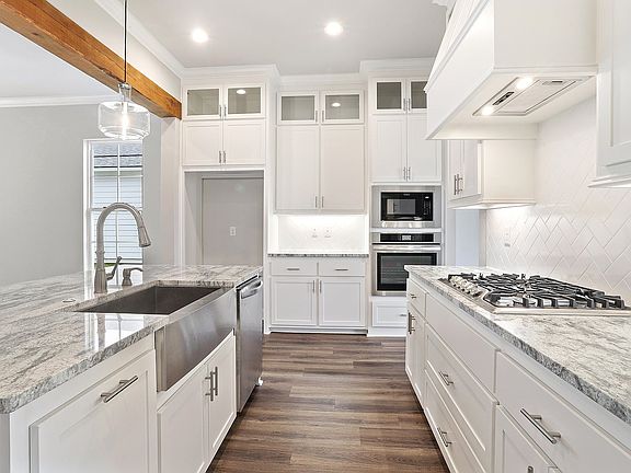 7th image of this home