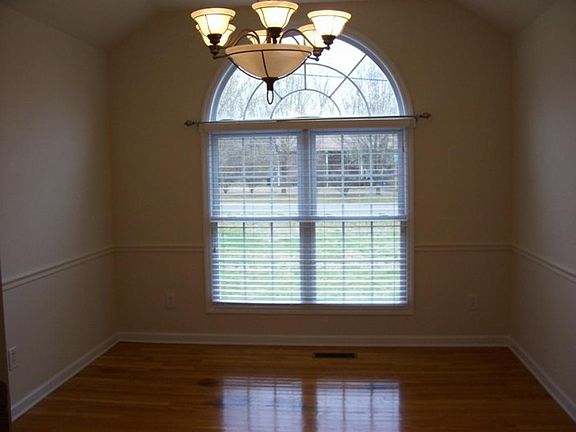 5th image of 188 Oak Leaf Cir