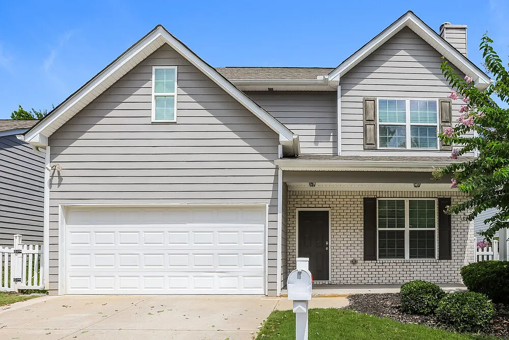 3 bed, 2.5 bath, 2095 sqft, $1,945 — Photo 1