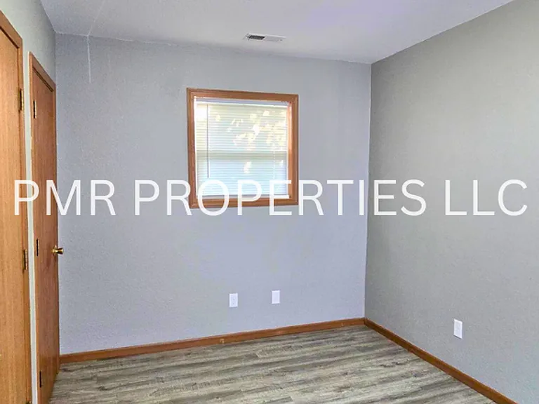 1604 Jules St — Photo 6