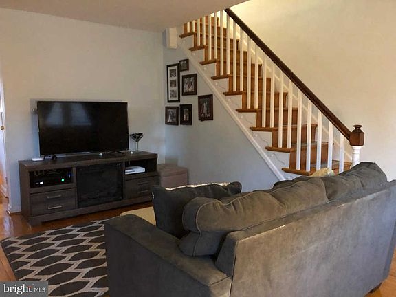 2nd image of 4940 Woodland Ave