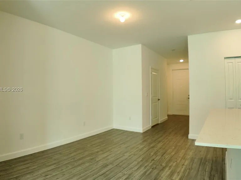4612 Hollister Ave — Photo 6