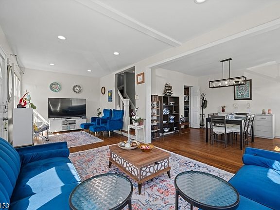 4th image of 108 Jefferson Pl