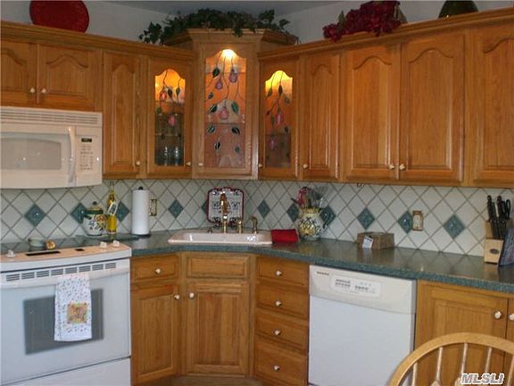 4th image of 1014 Bowling Green Dr