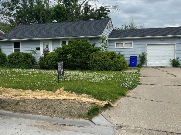 609 37th St NE, Cedar Rapids, IA 52402