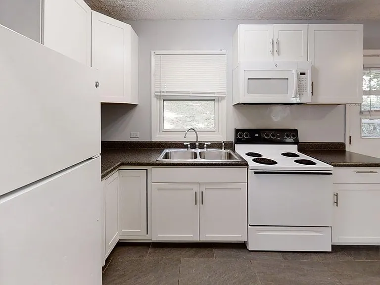 1107 River Ct — Photo 4