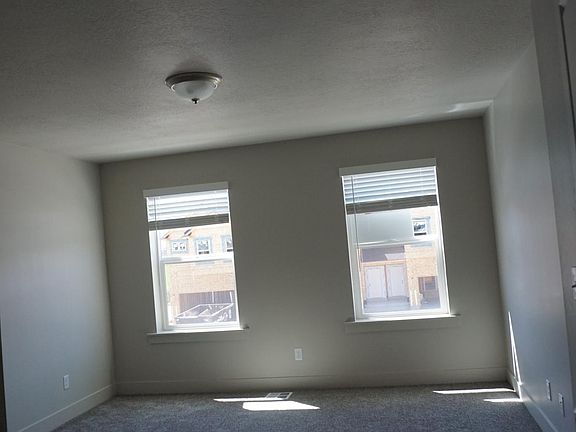 5th image of 614 N Old Fort Dr