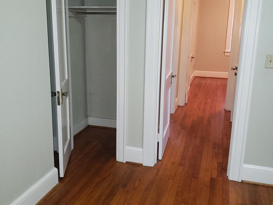 2nd image of 4-205 E 8th St SW #4