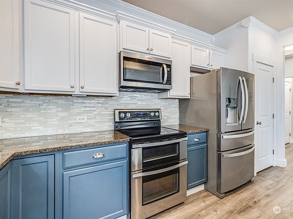 5th image of 9305 174th Street E