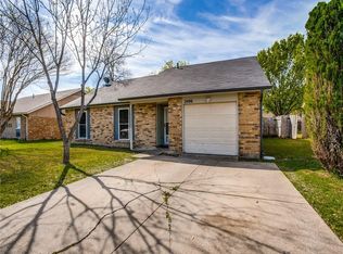 2406 Arapaho Dr, Arlington, TX 76018