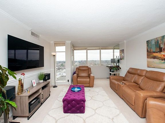 5th image of 1101 N Elm St Unit 1101