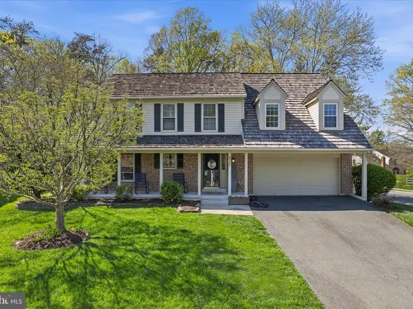 8006 Oak Hollow Ln, Fairfax Station, VA 22039