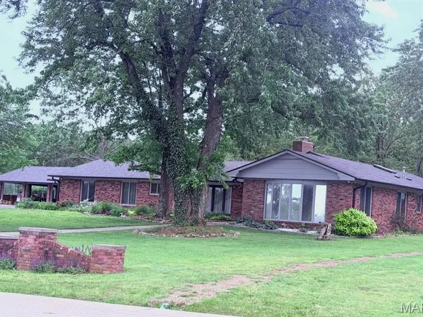 26541 Lake Shore Dr, Lebanon, MO 65536