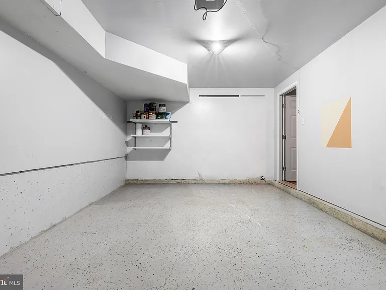 271 Yorktown Ct — Photo 34