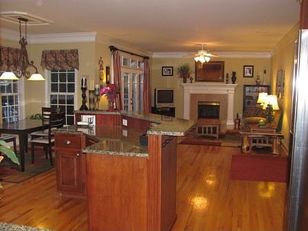 3rd image of 303 Berry Patch Ln