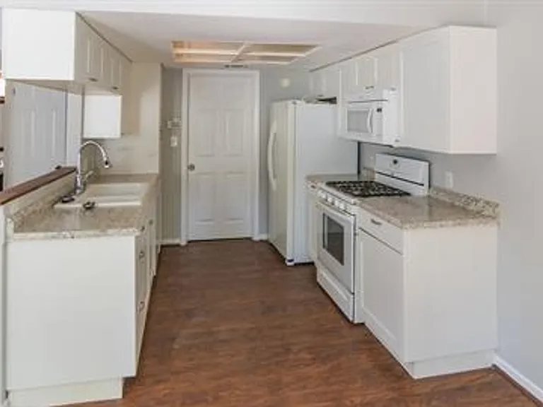 1506 Aquifer Cv — Photo 8
