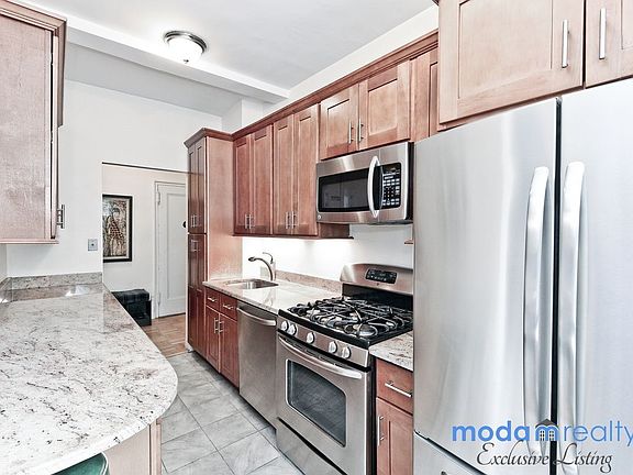 3rd image of 3103 Fairfield Ave APT 1G