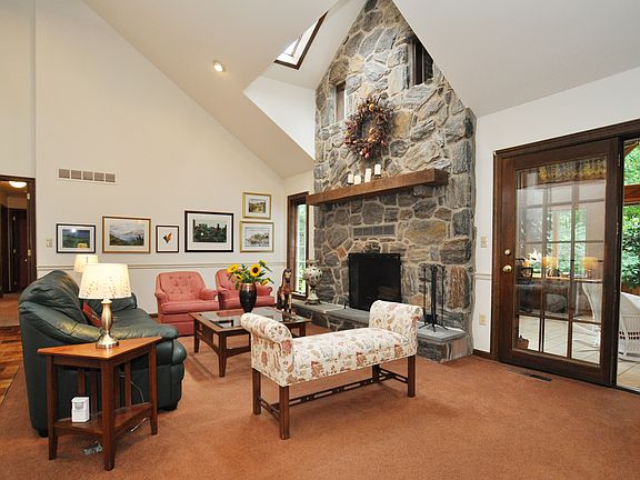 2nd image of 706 Fox Hunt Dr