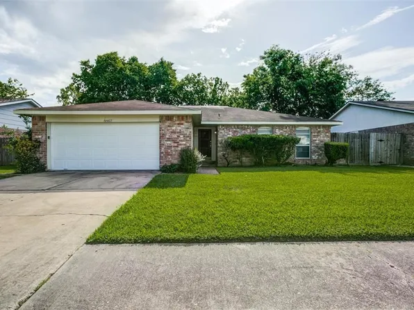 9907 Towne Tower Ln, Sugar Land, TX 77498