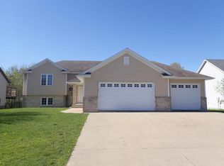 1009 Bluff Heights Dr SE, Lonsdale, MN 55046