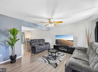 12 Roxburn Pl, Willingboro, NJ 08046